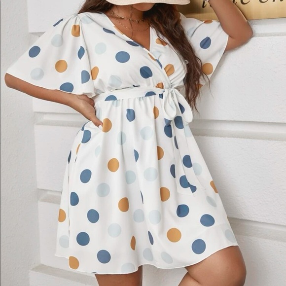 Boho Plus Size Polk Dot Butterfly Sleeve Mini Dress - Picture 2 of 9